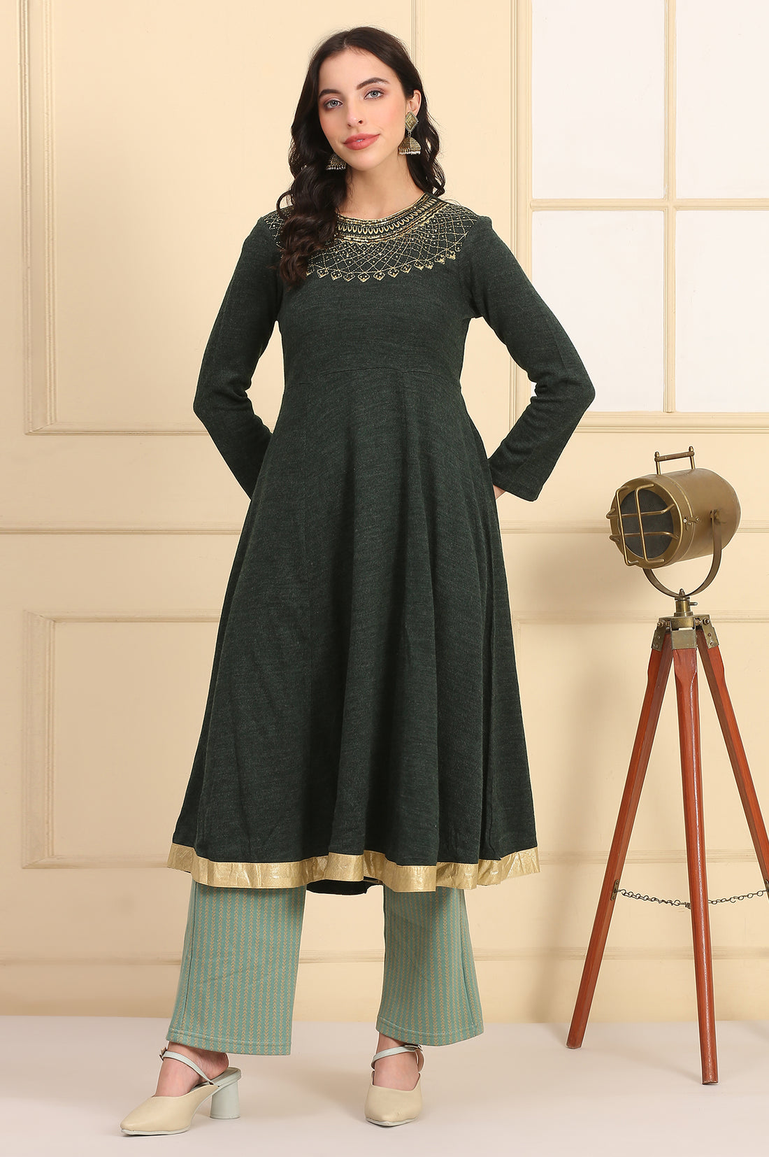 Green Solid Woven Mid Rise Winter Palazzo