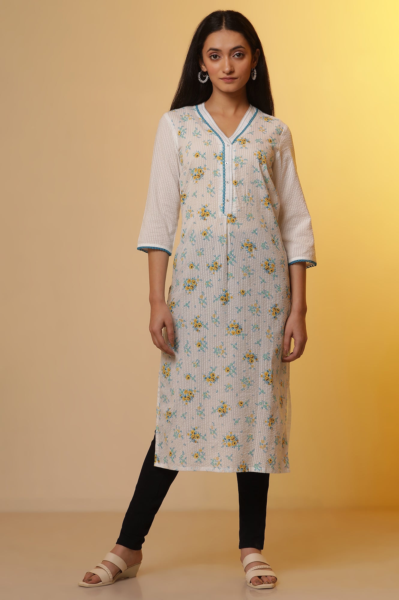 White Seer Scuker Floral Printed Kurta and Denim Jeggings Set