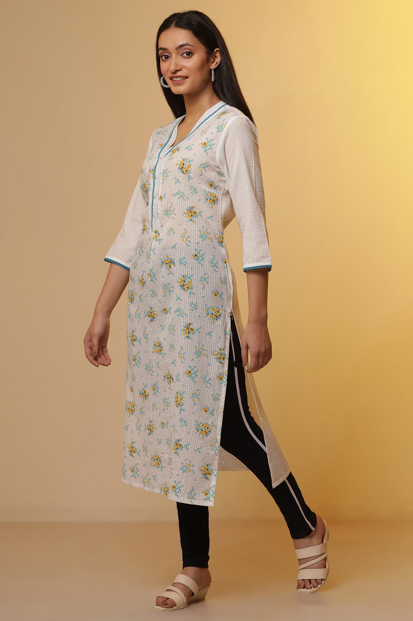 White Seer Scuker Floral Printed Kurta and Denim Jeggings Set