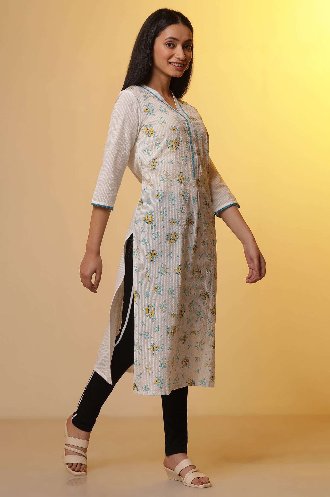 White Seer Scuker Floral Printed Kurta and Denim Jeggings Set