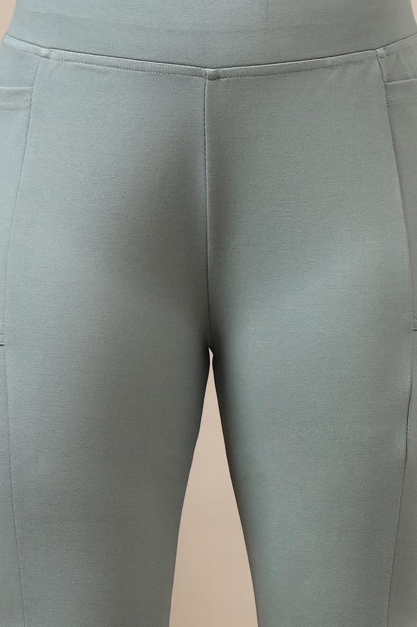 Elleven Women's Green Solid Flared High Waisted Yoga Tights With Side Pockets