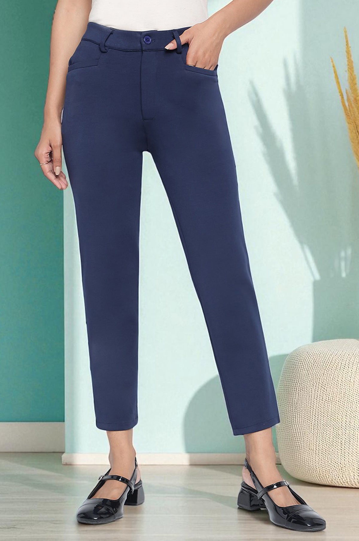 Elleven Women's Navy Blue Solid Mid Rise Trouser in Ankle Length - S