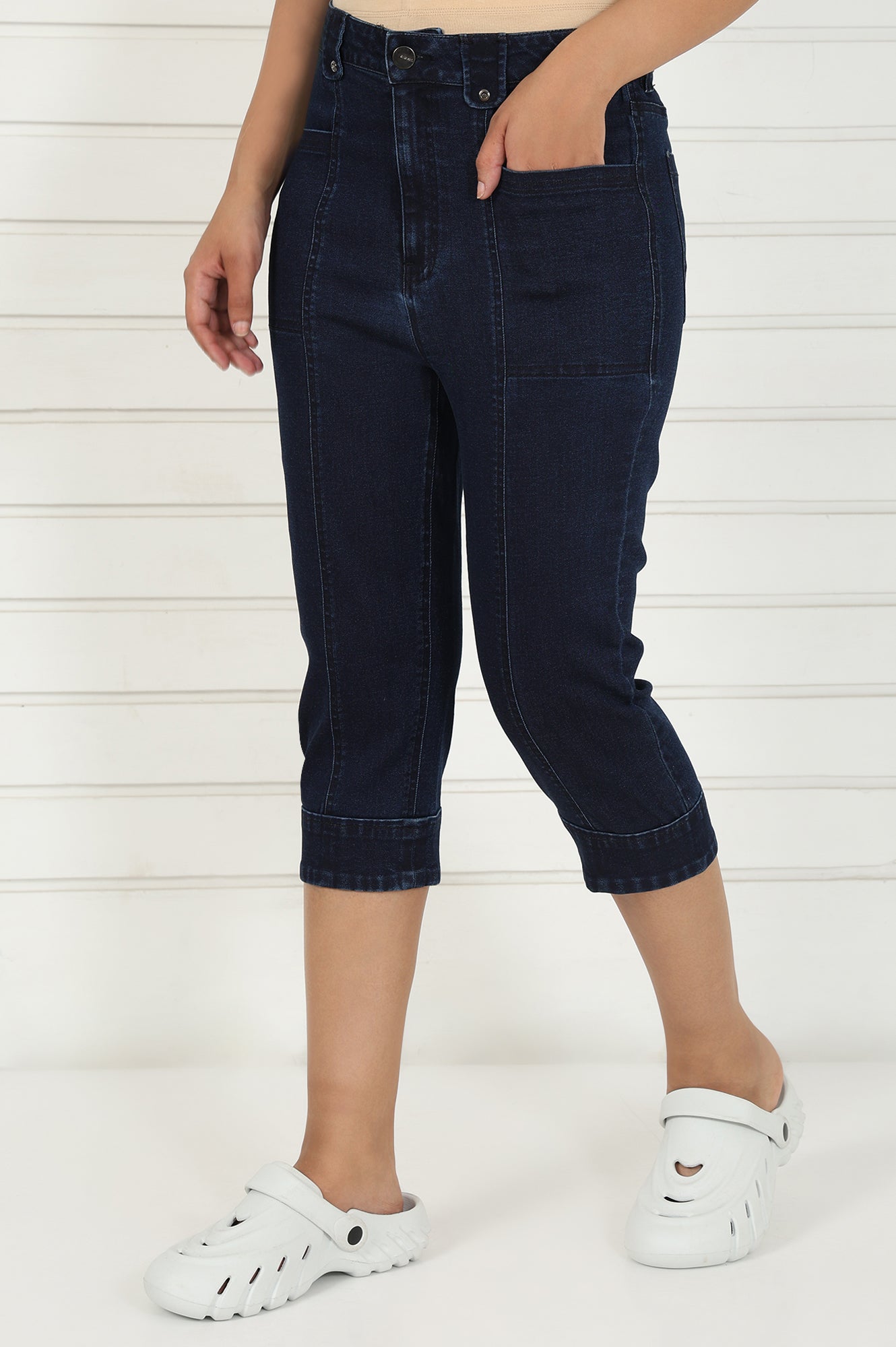 Blue Denim Lycra Mid Rise Calf Length Capri