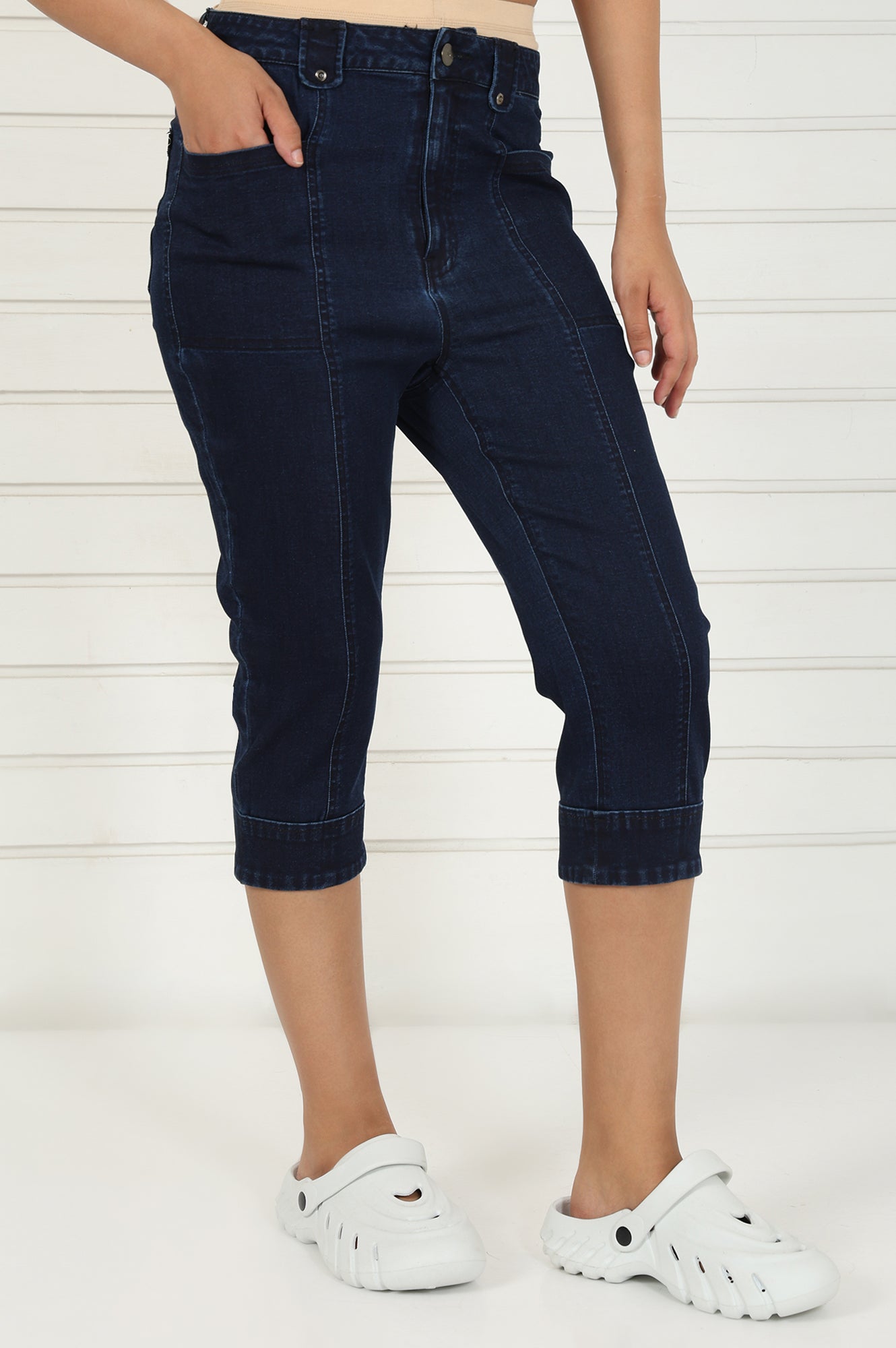 Blue Denim Lycra Mid Rise Calf Length Capri