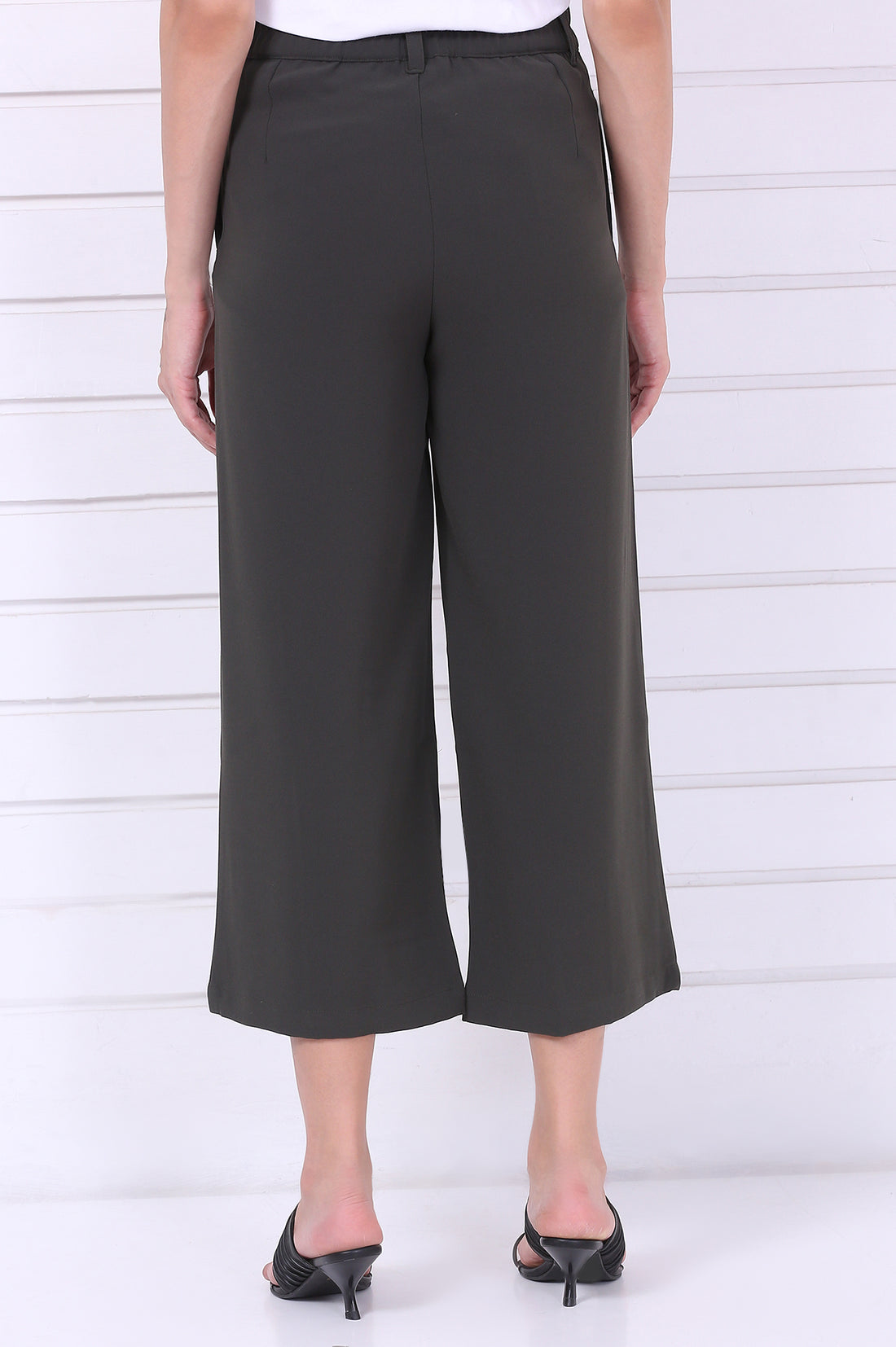 Green Solid Calf Length Culottes with YKK Zipper