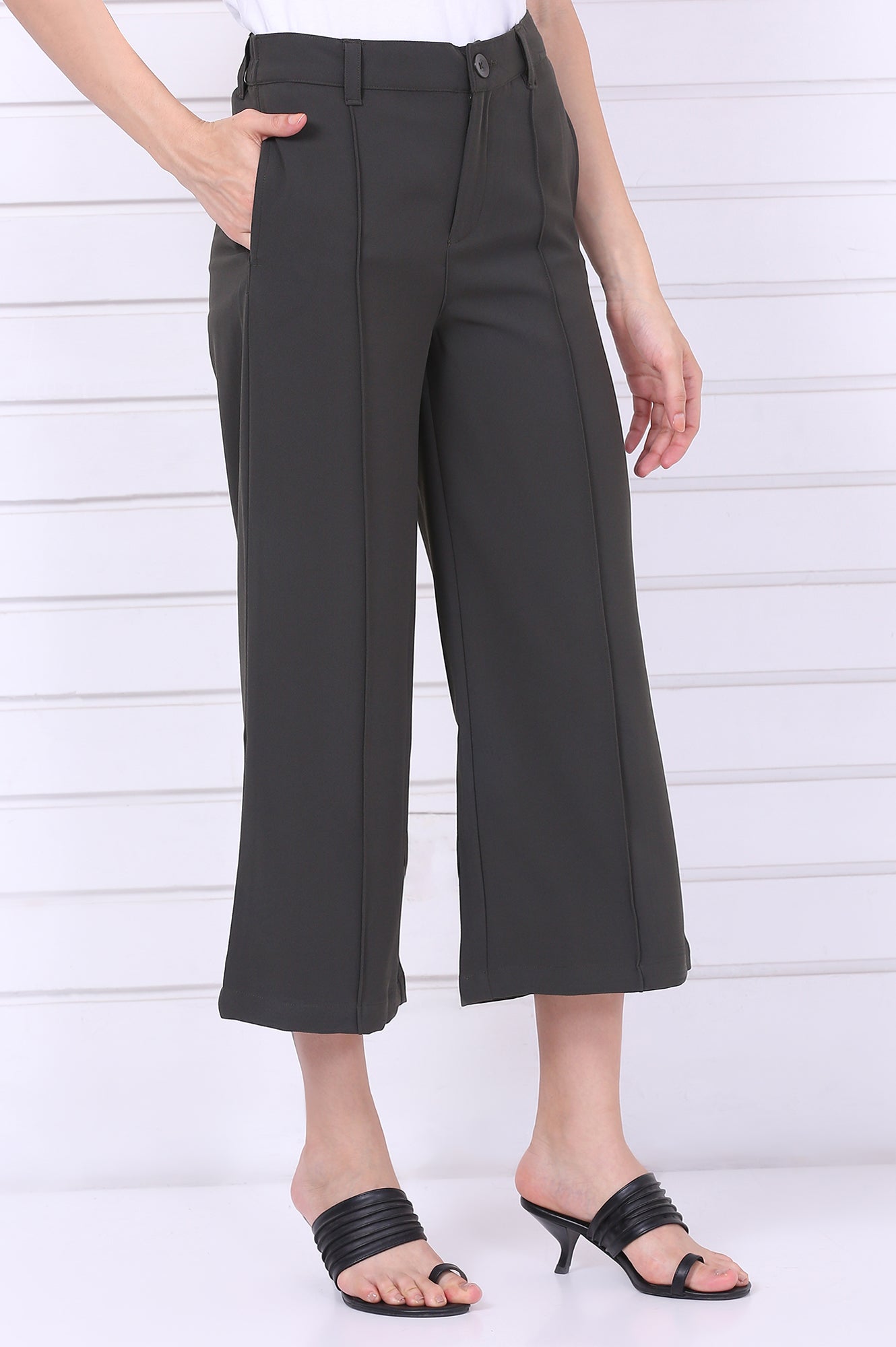 Green Solid Calf Length Culottes
