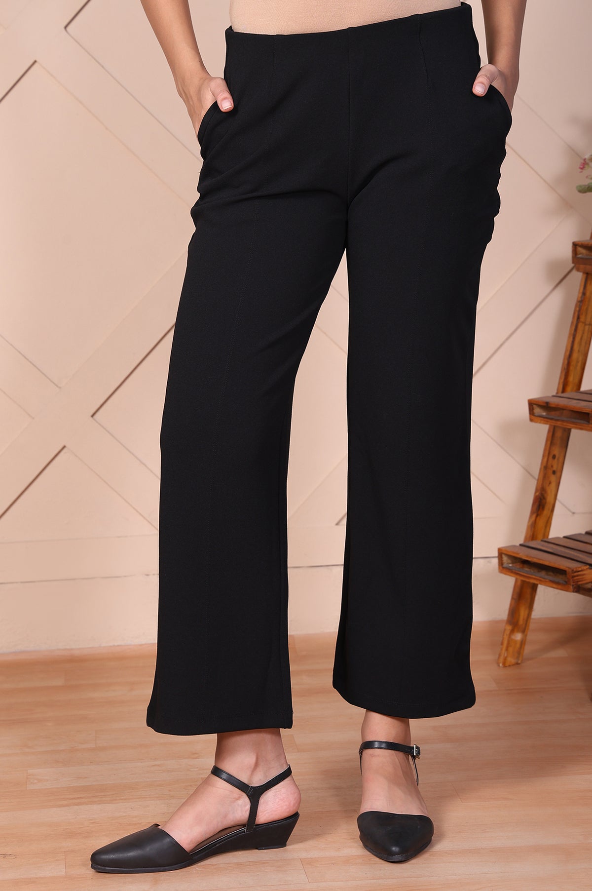 Elleven Women's Black Solid Wide-Leg Trouser - M