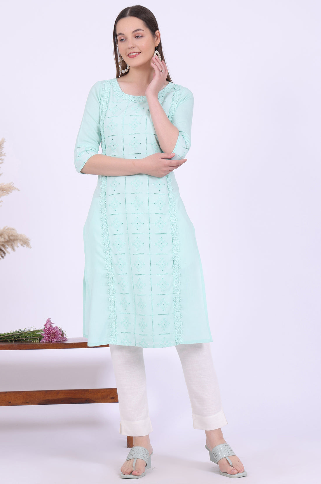 Green Embroidered Straight Kurta