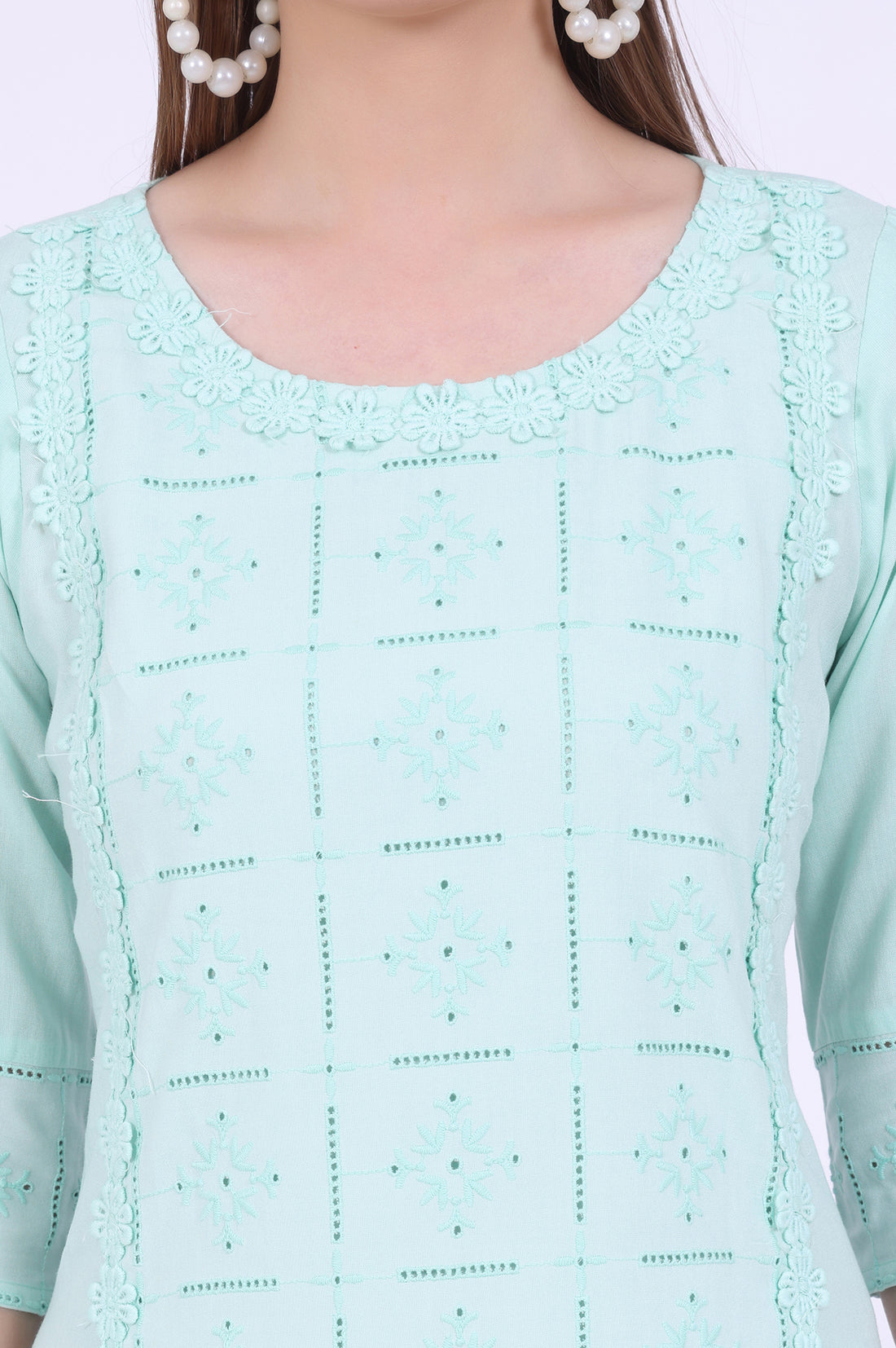 Green Embroidered Straight Kurta