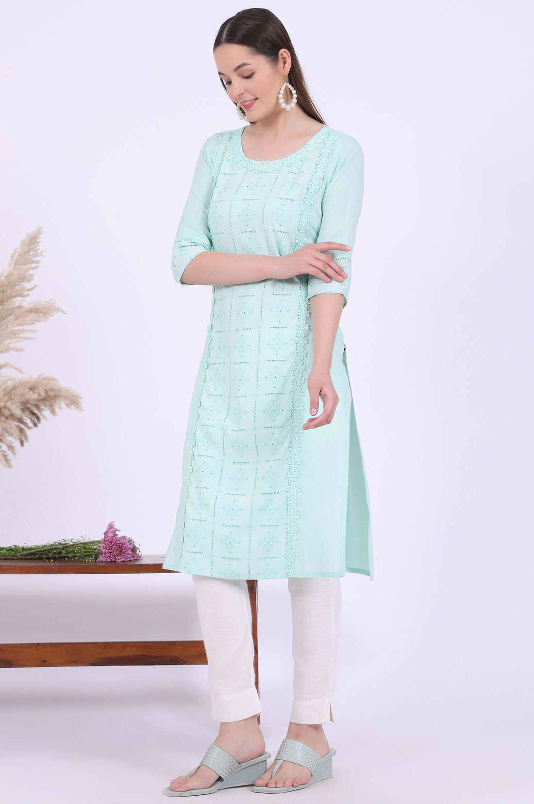 Green Embroidered Straight Kurta