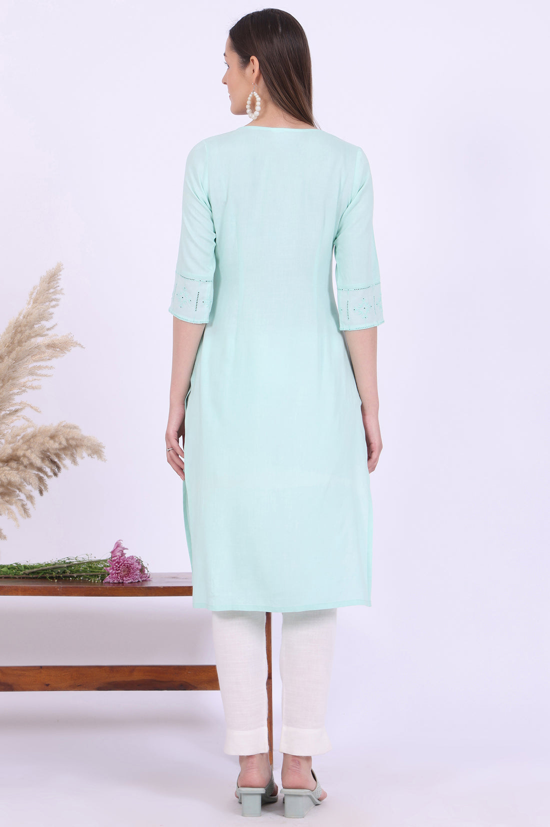 Green Embroidered Straight Kurta