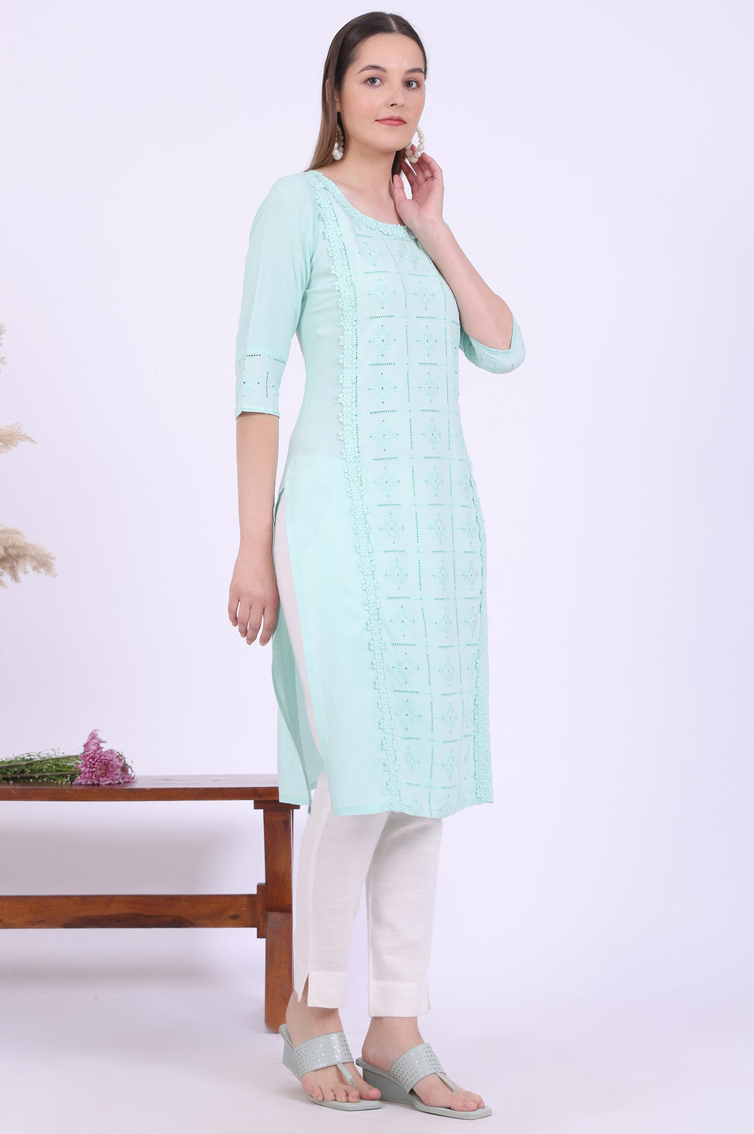 Green Embroidered Straight Kurta