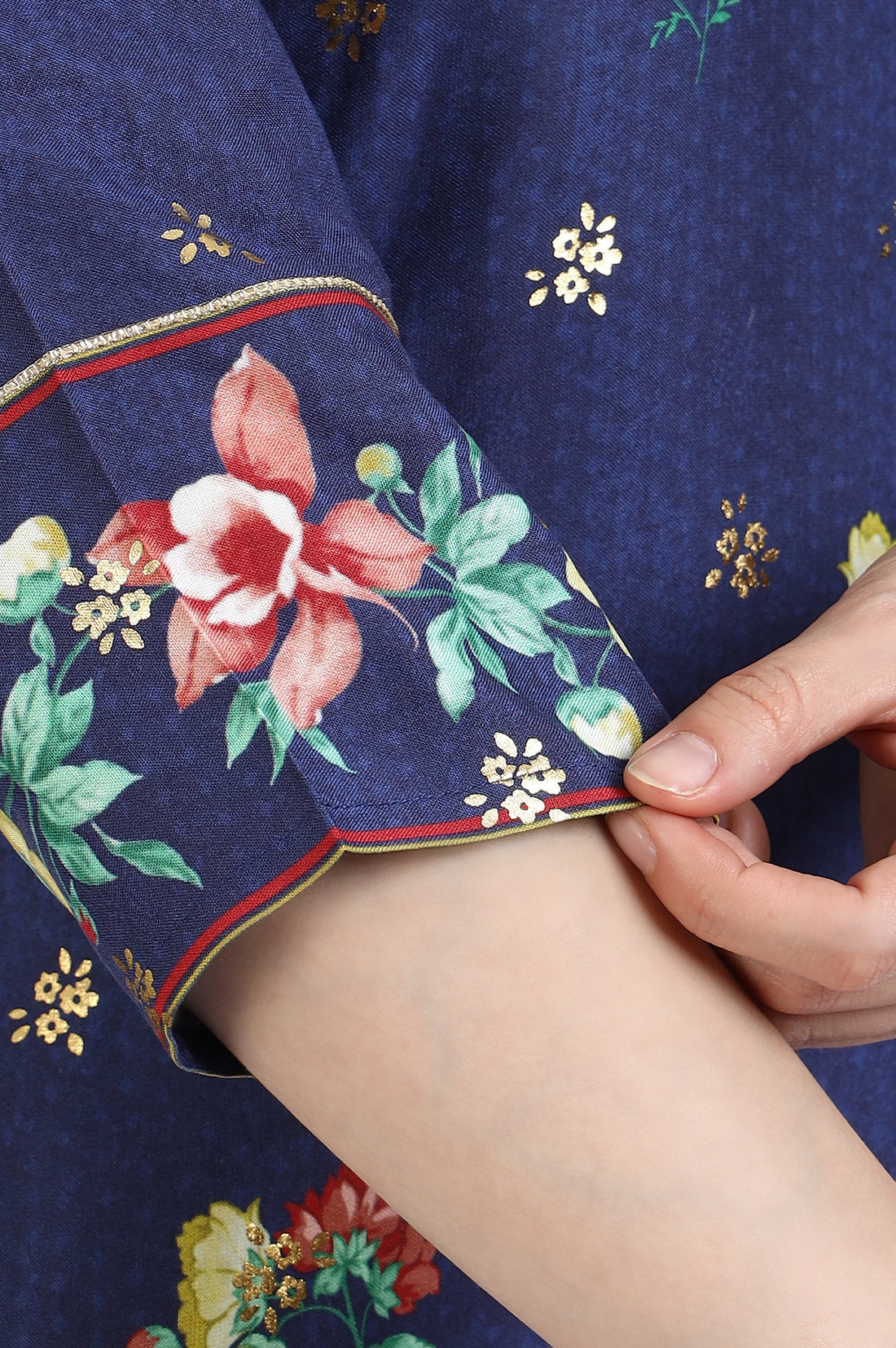 Blue Floral Printed Rayon Straight Kurta in Sweetheart Neck