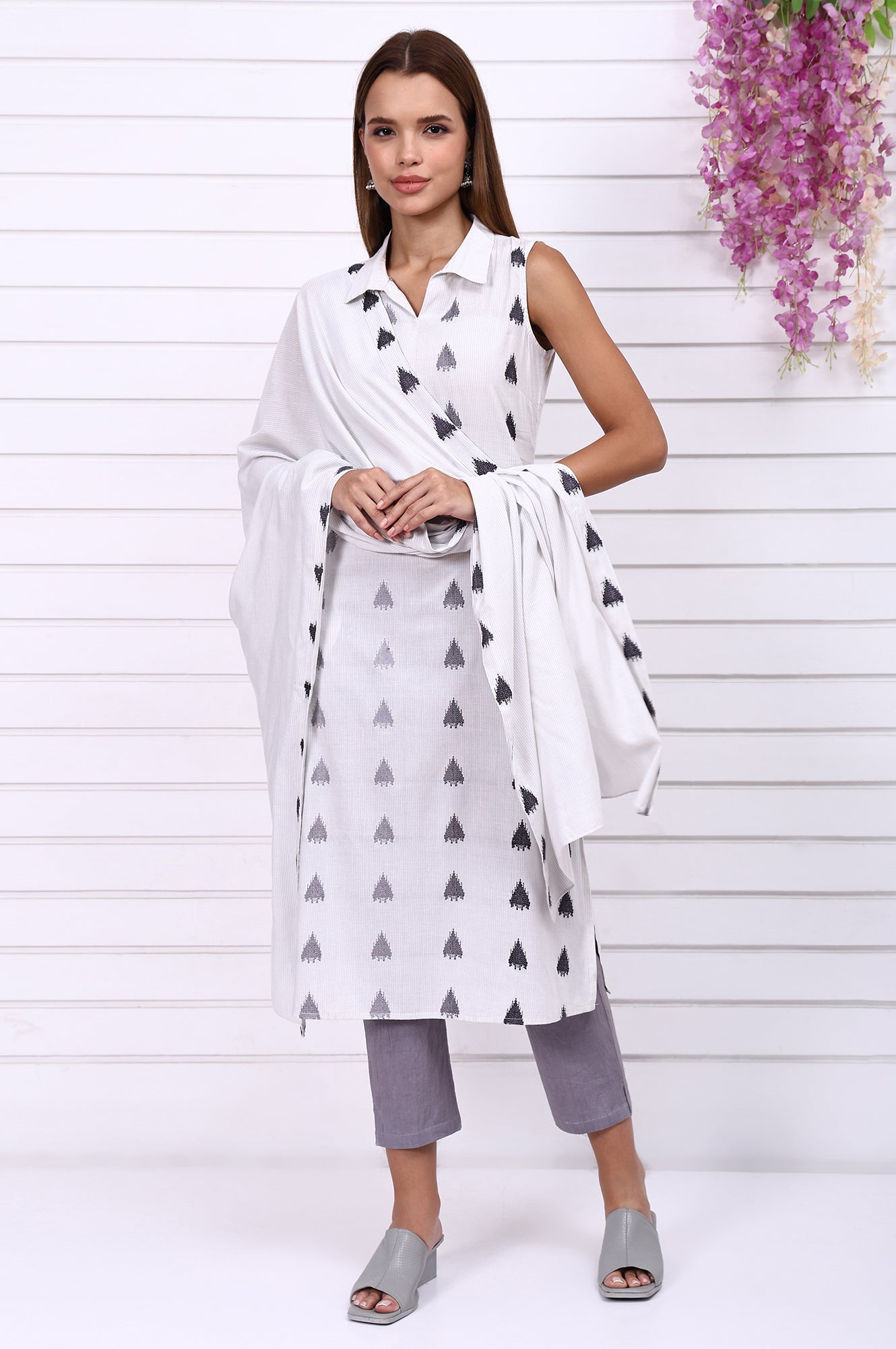 White Yarn Dyed Cotton Rayon Straight Sleeveless Kurta