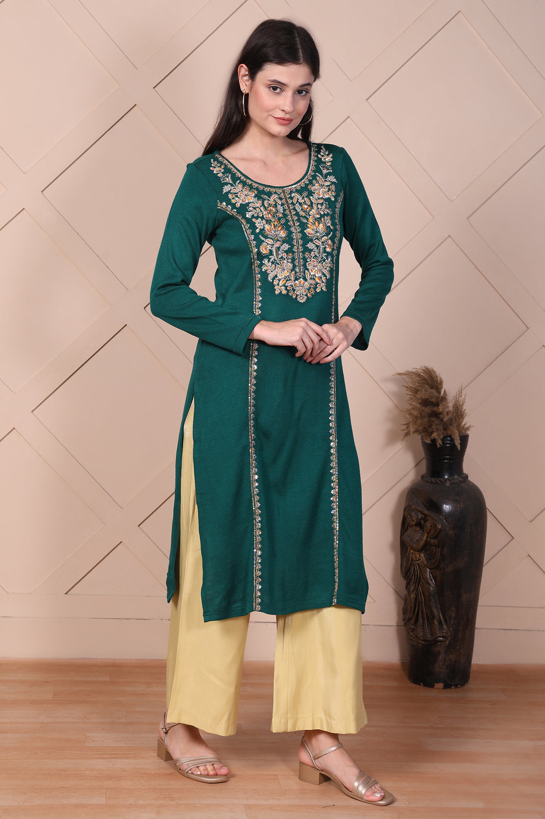 Green Embroidered Acrylic Straight Kurta
