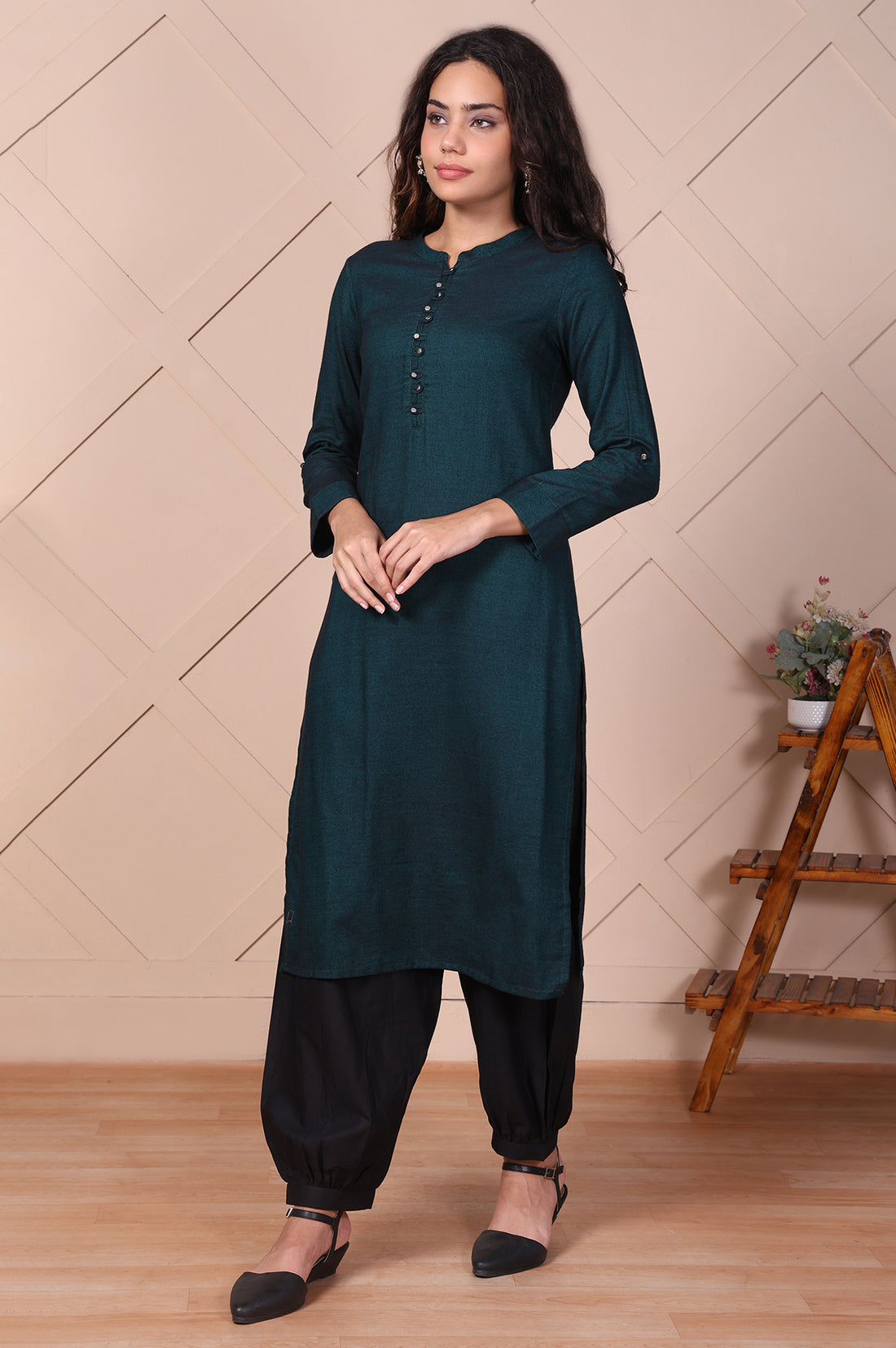 Green Solid Buttoned Straight Cotton Kurta