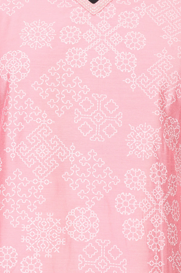 Aurelia Women's Pink Geometric Printed Embroidered Straight Kurta