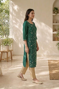 Green Embroidered Yarn Dyed Straight Kurta