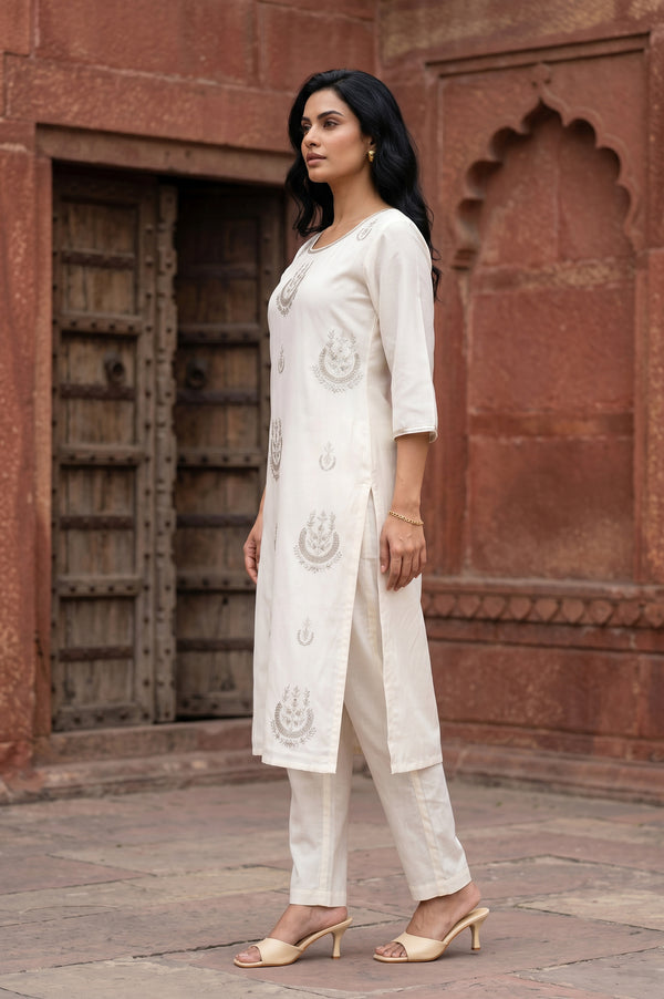 Off White Embroidered Straight Kurta