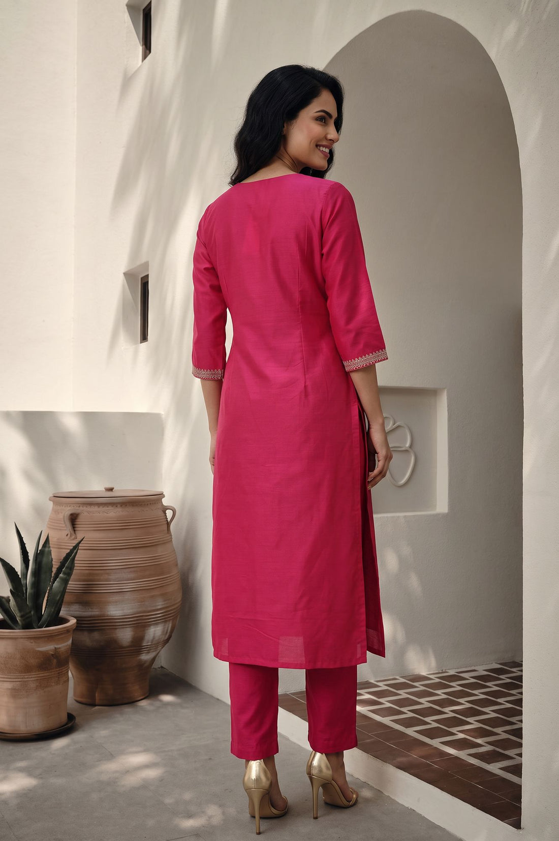 Pink Yarn Dyed Zari Embroidered Straight Kurta