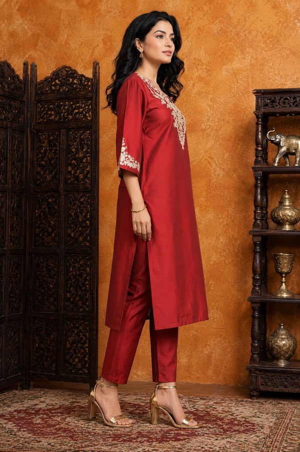 Aurelia Women's Maroon Yarn Dyed Embroidered Straight Kurta