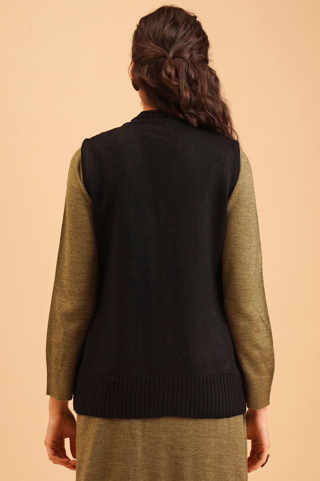 Black Cable Knit Sleeveless Acrylic Straight Winter Sweater
