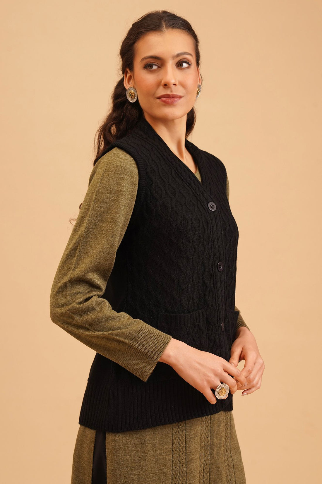 Black Cable Knit Sleeveless Acrylic Straight Winter Sweater