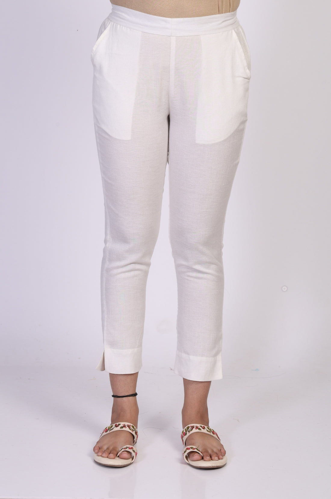 White Solid Pure Cotton Slim Fit Ankle Length Mid Rise Pants