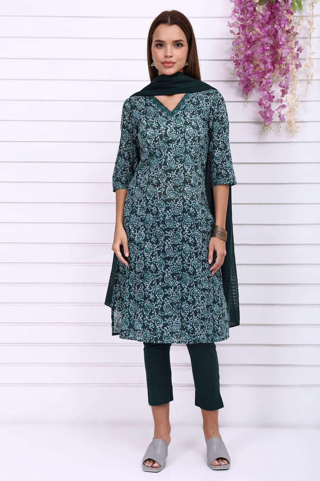 Green Solid Mid-Rise Cotton Trouser