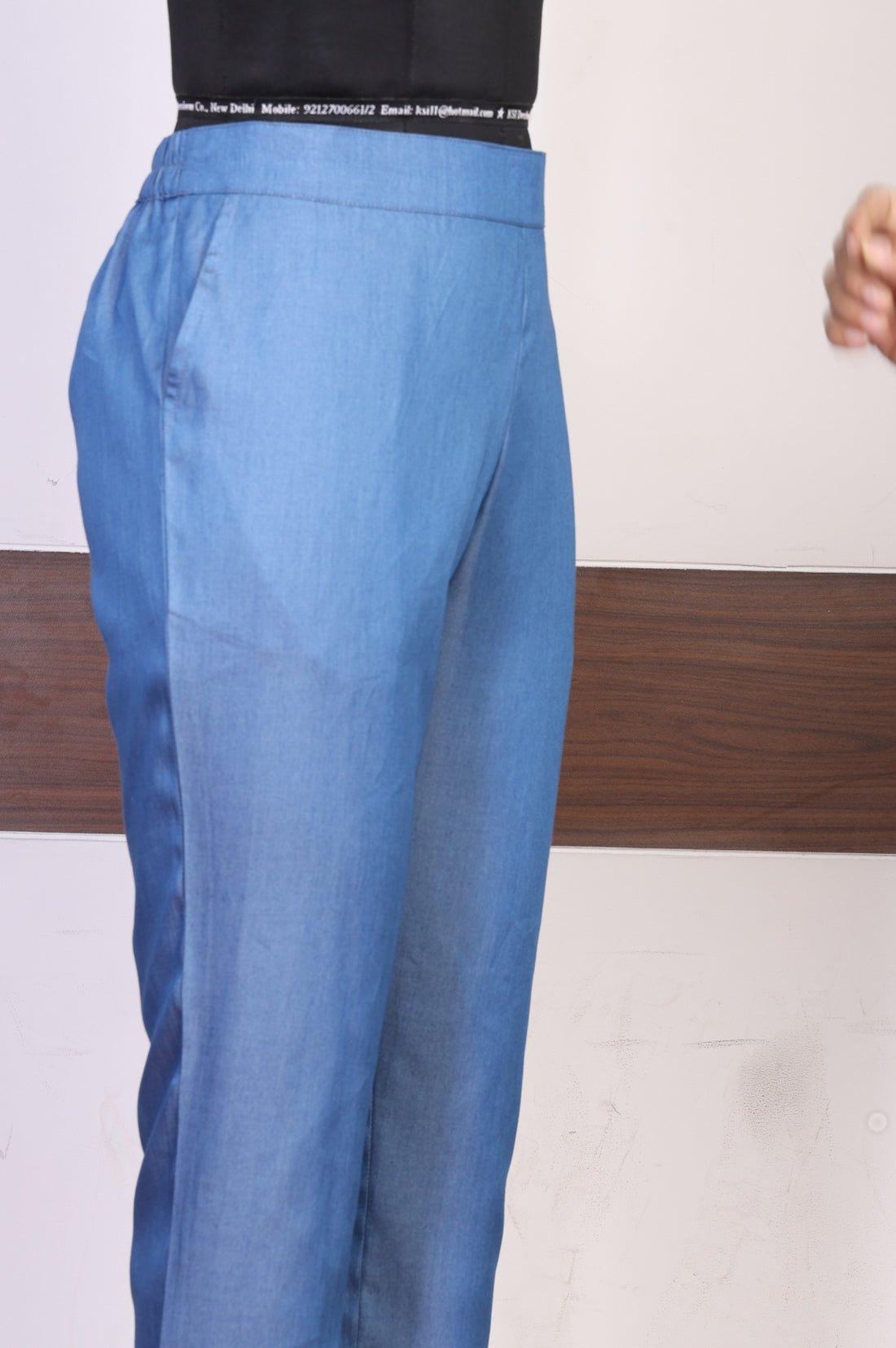 Blue Yarn Dyed Solid Lyocell Straight Fit Ankle Length Trousers