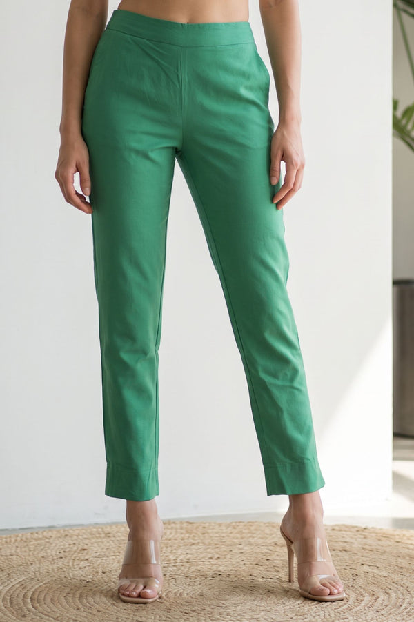 Green Solid Straight Fit Ankle Length Mid Rise Trousers