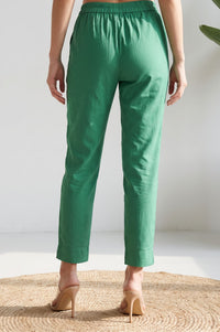 Green Solid Straight Fit Ankle Length Mid Rise Trousers
