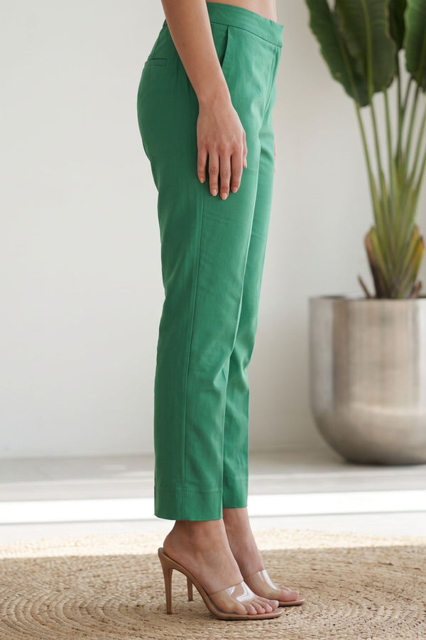 Green Solid Straight Fit Ankle Length Mid Rise Trousers