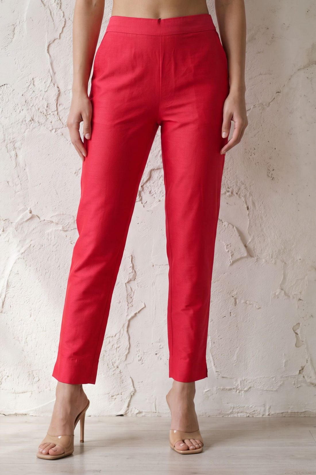 Pink Solid Straight Fit Ankle Length Mid Rise Trousers
