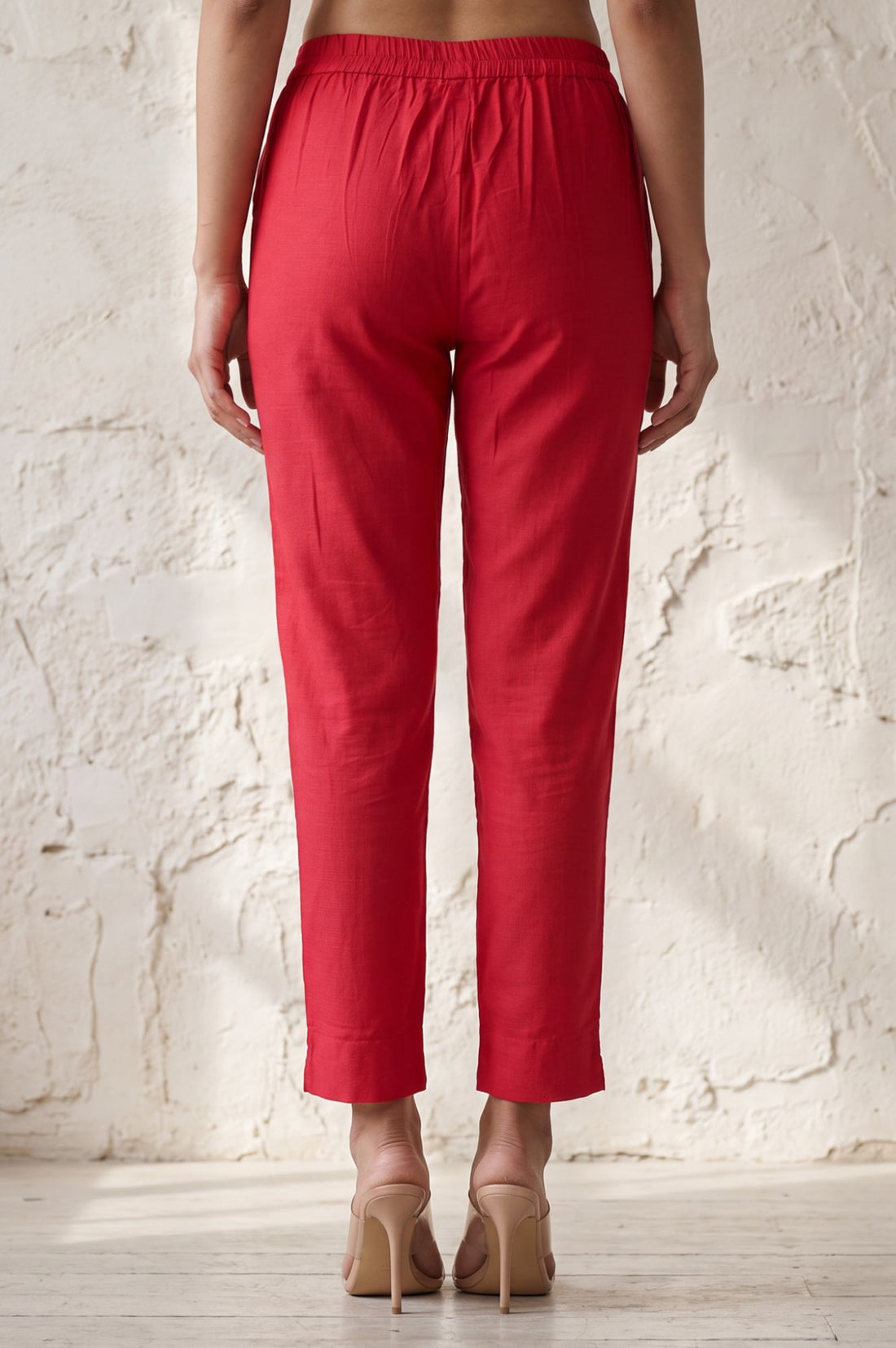 Pink Solid Straight Fit Ankle Length Mid Rise Trousers