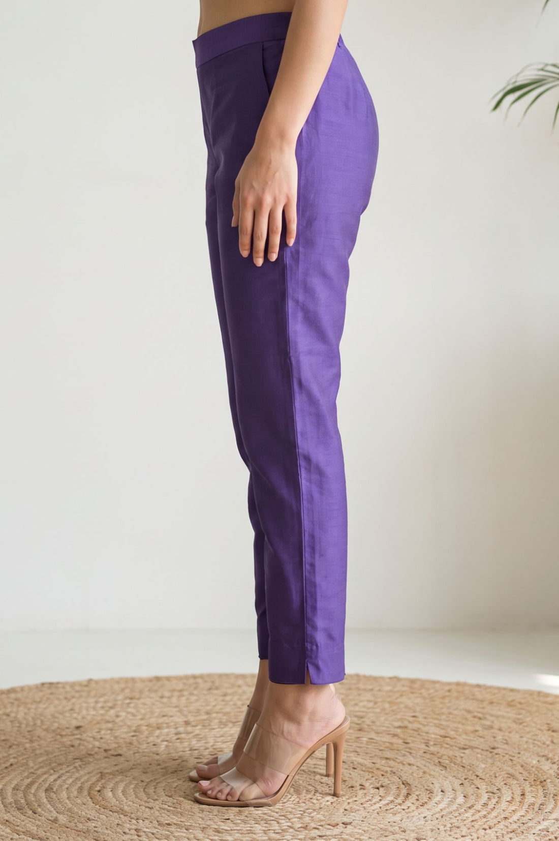 Purple Solid Straight Fit Ankle Length Mid Rise Trousers