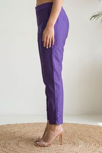 Purple Solid Straight Fit Ankle Length Mid Rise Trousers