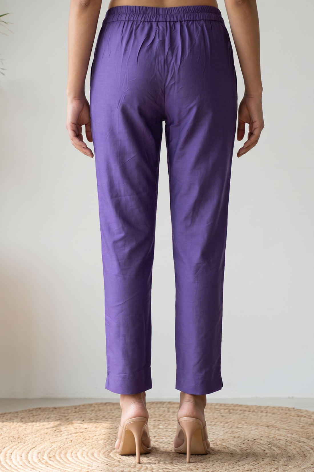 Purple Solid Straight Fit Ankle Length Mid Rise Trousers