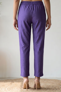Purple Solid Straight Fit Ankle Length Mid Rise Trousers