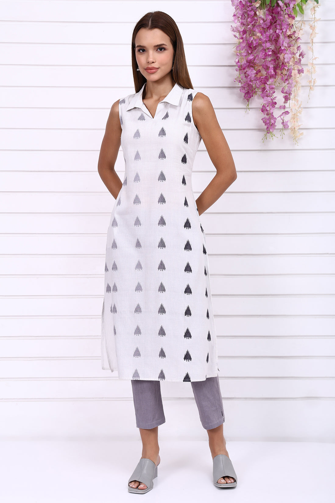 Grey Solid Mid-Rise Cotton Trouser