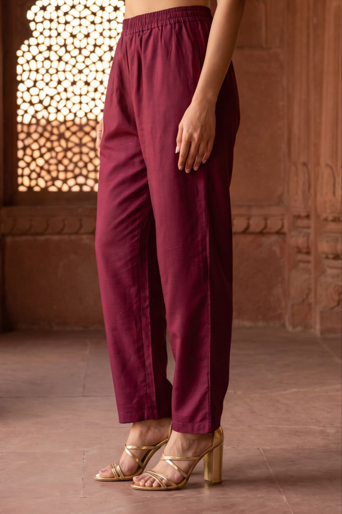 Purple Yarn Dyed Solid Ankle Length Mid Rise Trousers