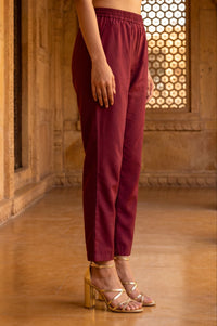 Purple Yarn Dyed Solid Ankle Length Mid Rise Trousers