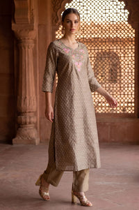 Beige Yarn Dyed Solid Shimmer Straight Fit Ankle Length Mid Rise Trousers