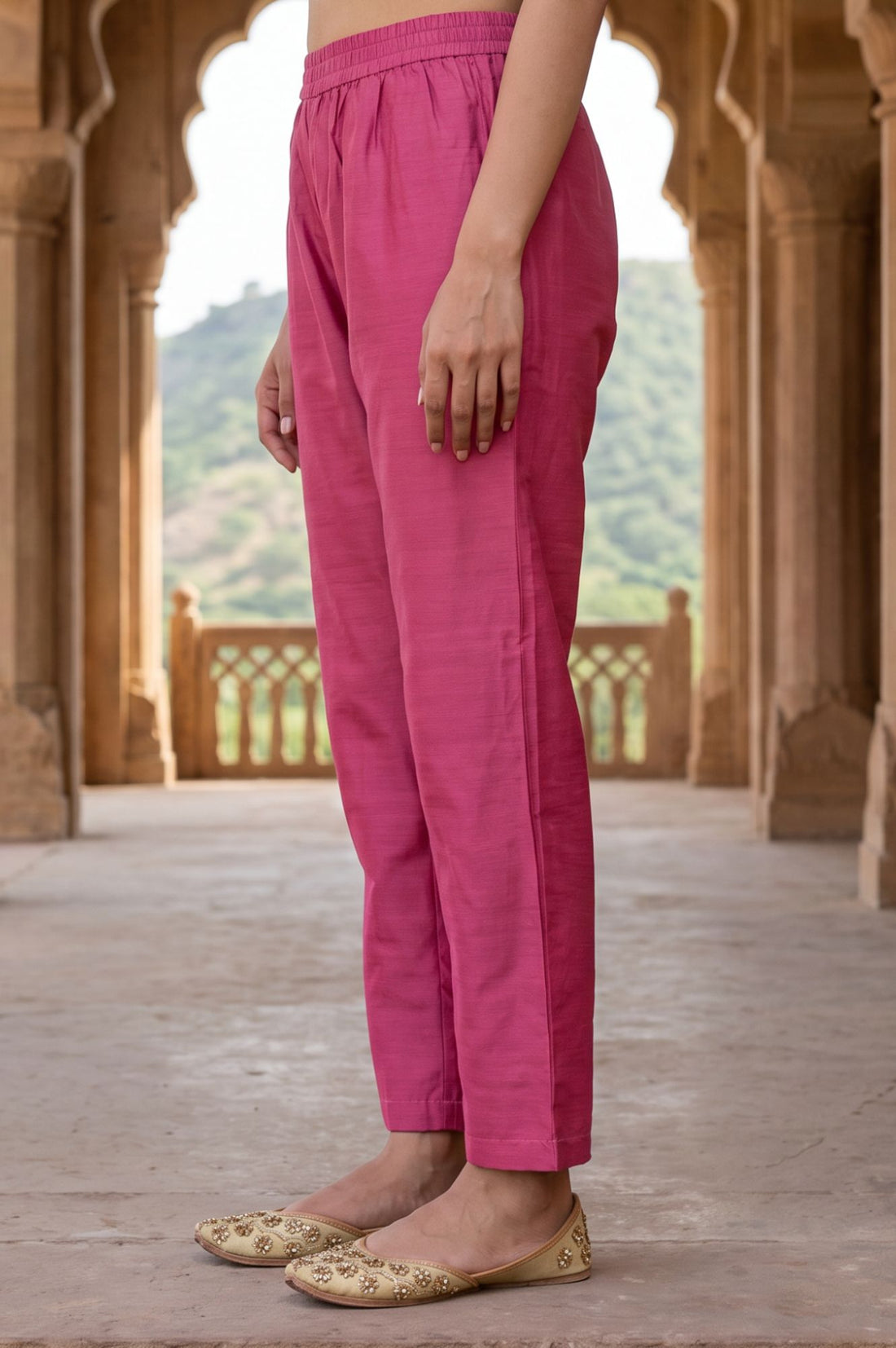 Pink Yarn Dyed Solid Ankle Length Mid Rise Trousers