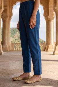 Blue Yarn Dyed Solid Straight Fit Ankle Length Mid Rise Trousers