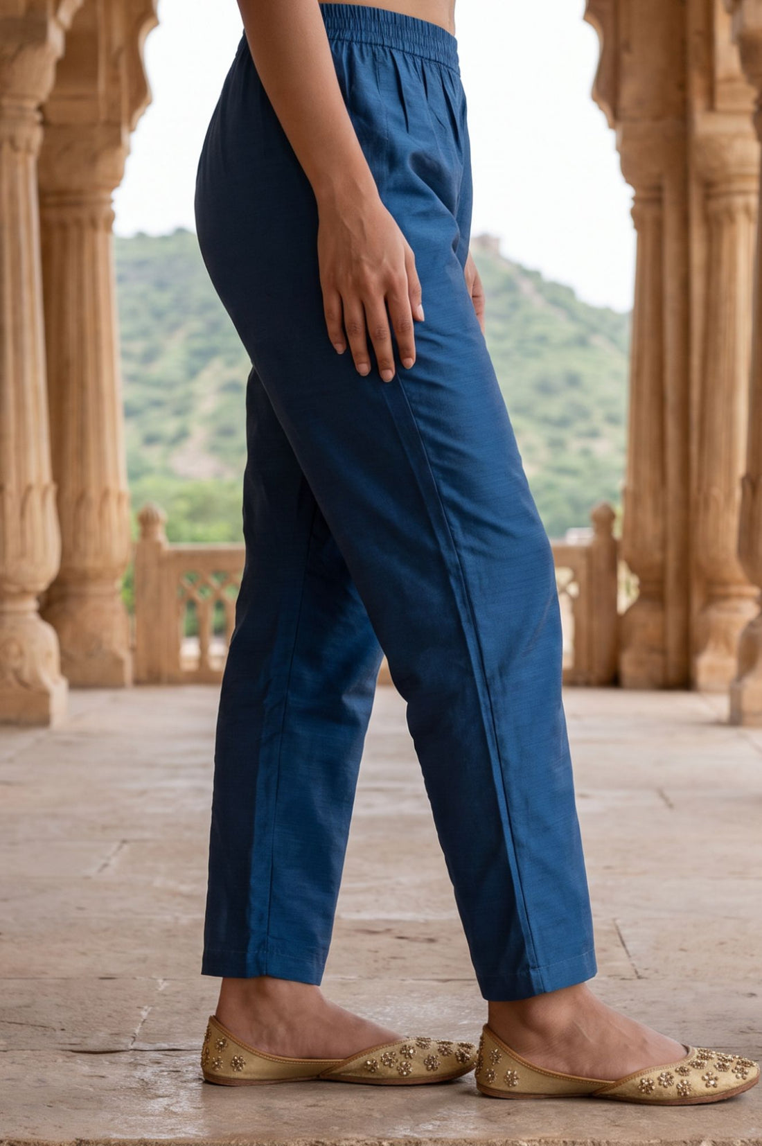 Blue Yarn Dyed Solid Straight Fit Ankle Length Mid Rise Trousers
