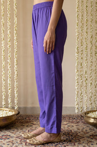 Purple Solid Straight Fit Ankle Length Mid Rise Trousers