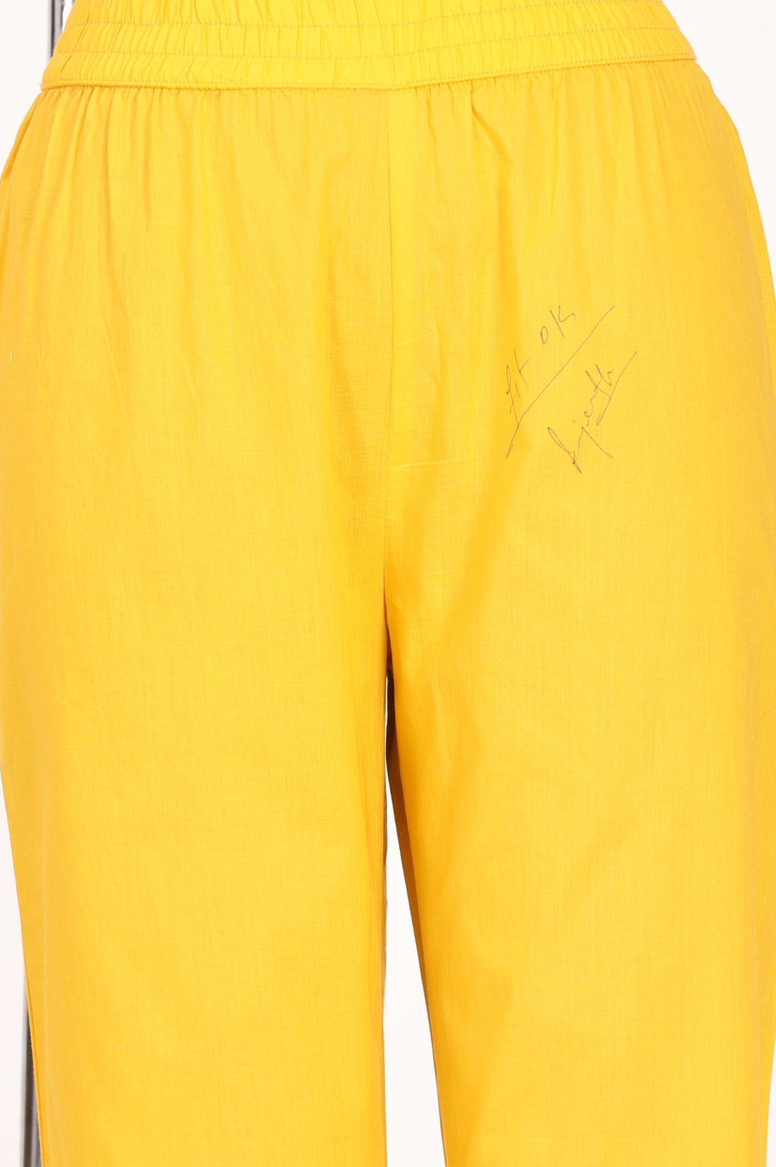 Yellow Pure Cotton Solid Straight Fit Ankle Length Mid Rise Trousers