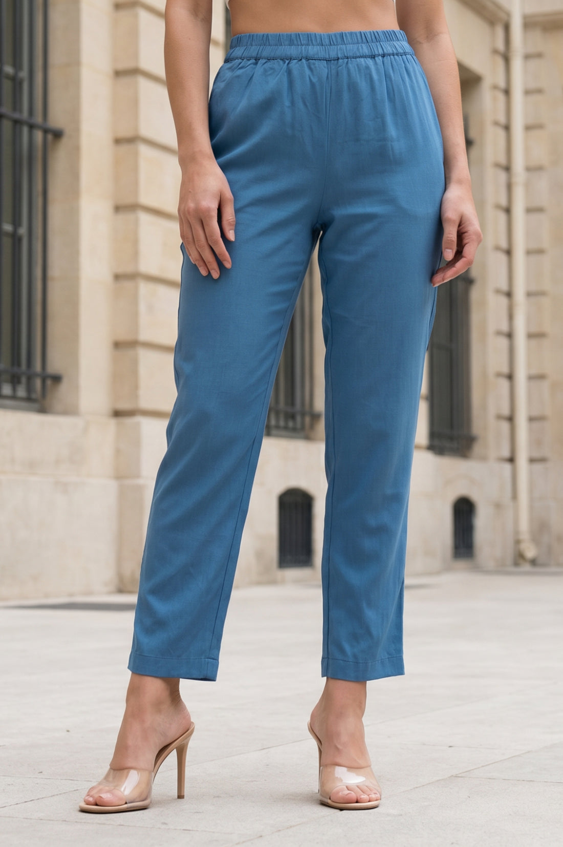 Blue Solid Straight Fit Ankle Length Mid Rise Trousers