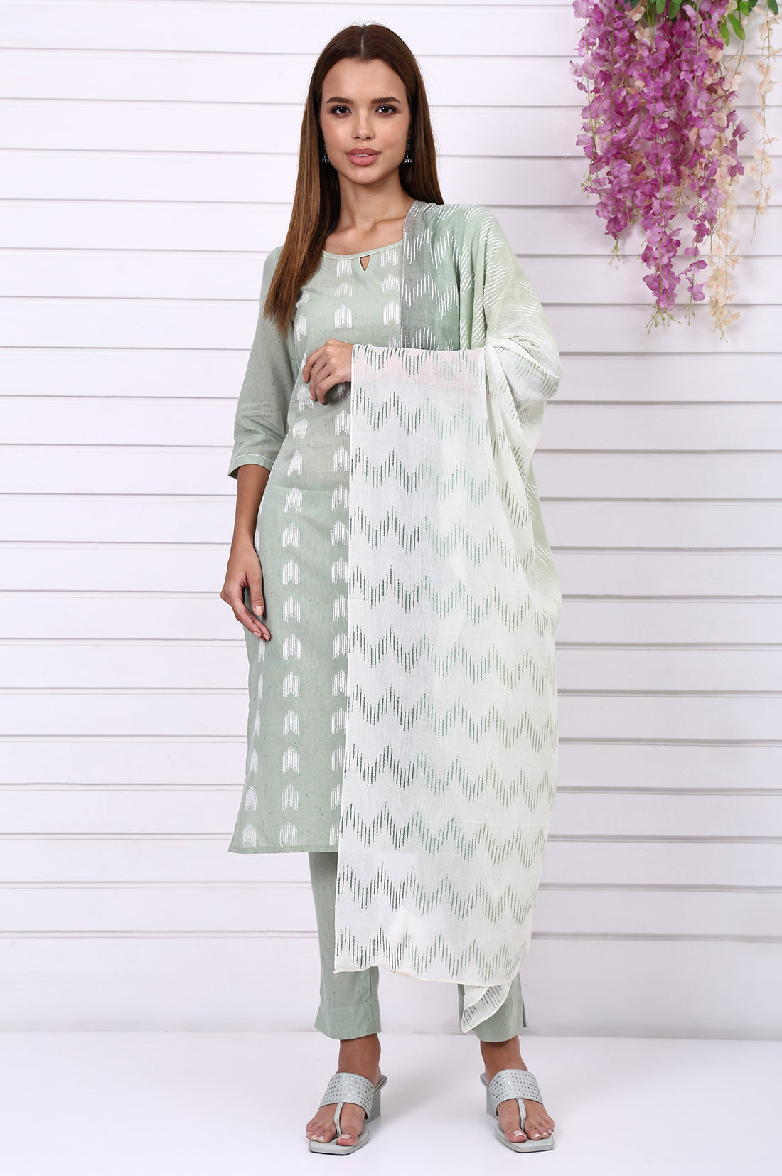Green Geometric Printed Yarn Dyed Straight Kurta, Trousers and Dupatta Set